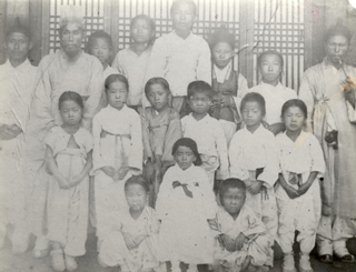 언더우드의 고아원 학교 학생들(1888년 모습)