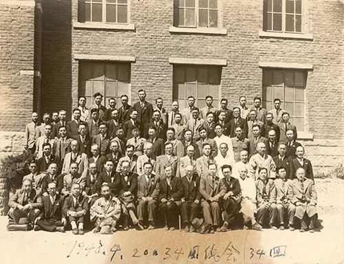 새문안교회당에서-열린-제34회-대한예수교-장로회-총회(1948.4)
