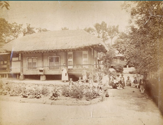  언더우드의 고아원(1886년 모습, 아펜젤러 목사가 촬영)  